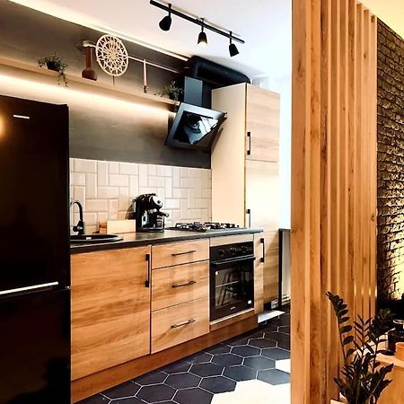 Apartamento Heart Of The City - Modern Studio With Balcony Bucarest Exterior foto