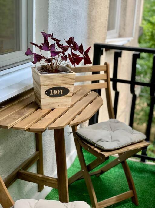 Apartamento Heart Of The City - Modern Studio With Balcony Bucarest Exterior foto