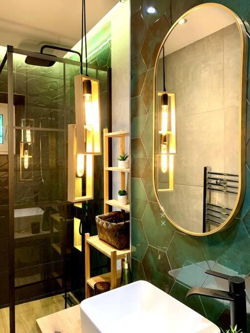 Apartamento Heart Of The City - Modern Studio With Balcony Bucarest Exterior foto