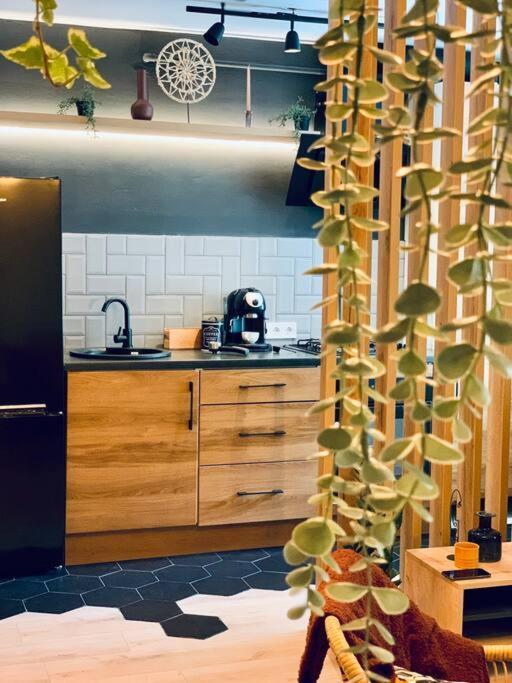 Apartamento Heart Of The City - Modern Studio With Balcony Bucarest Exterior foto