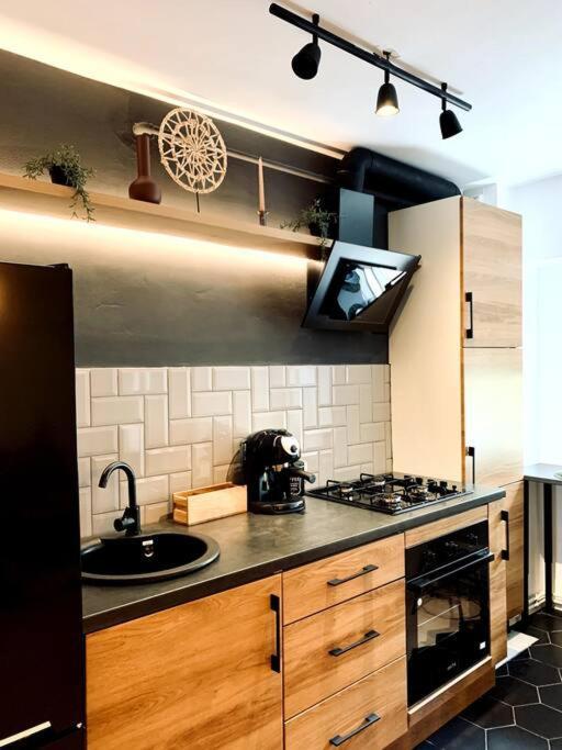 Apartamento Heart Of The City - Modern Studio With Balcony Bucarest Exterior foto
